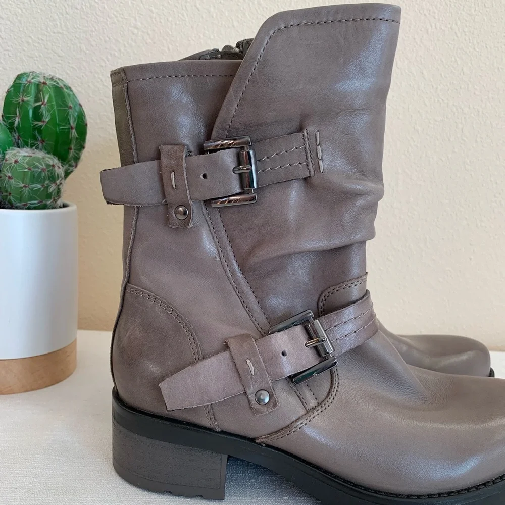 Earth Talus Grey Taupe Leather Ankle Boots Woman’s 6B(M)